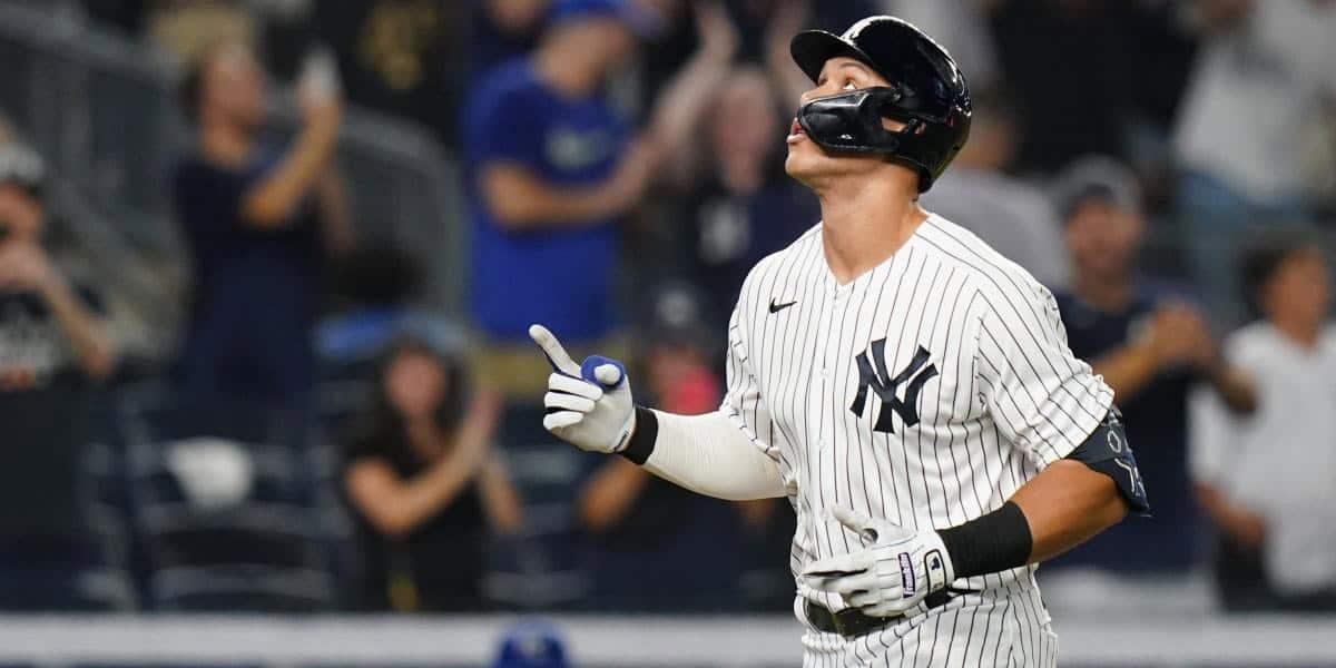 Yanquis siguen en lo más alto