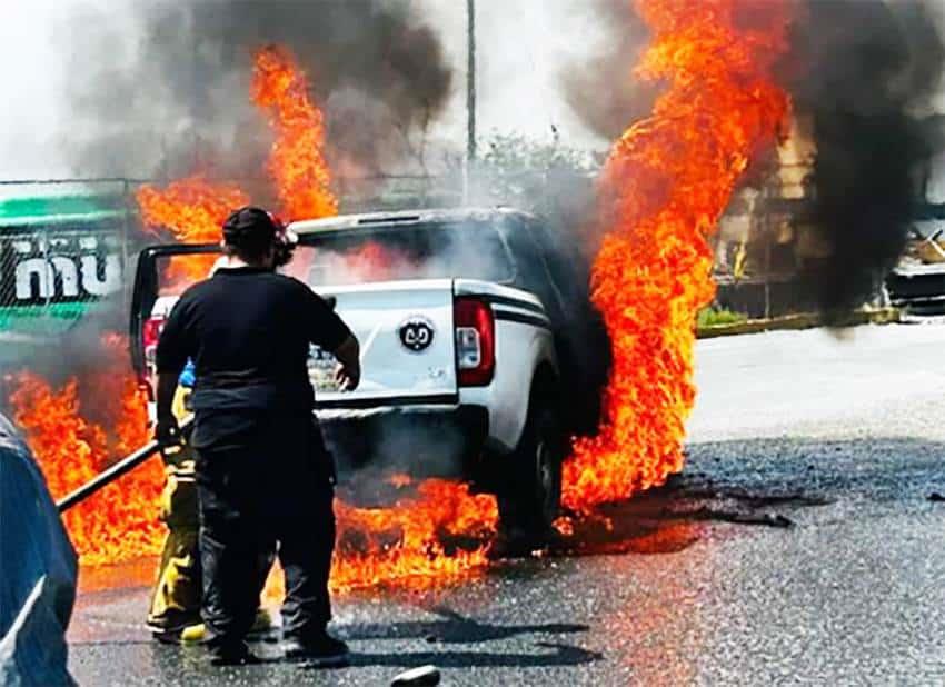 Acaba fuego con camioneta de AyD