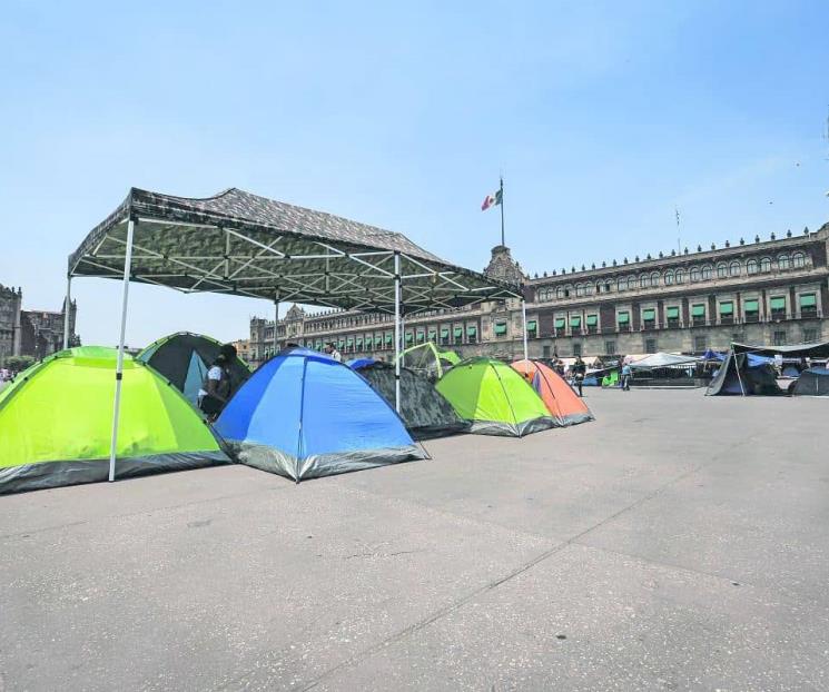 Quita CNTE plantón tras reunión con AMLO