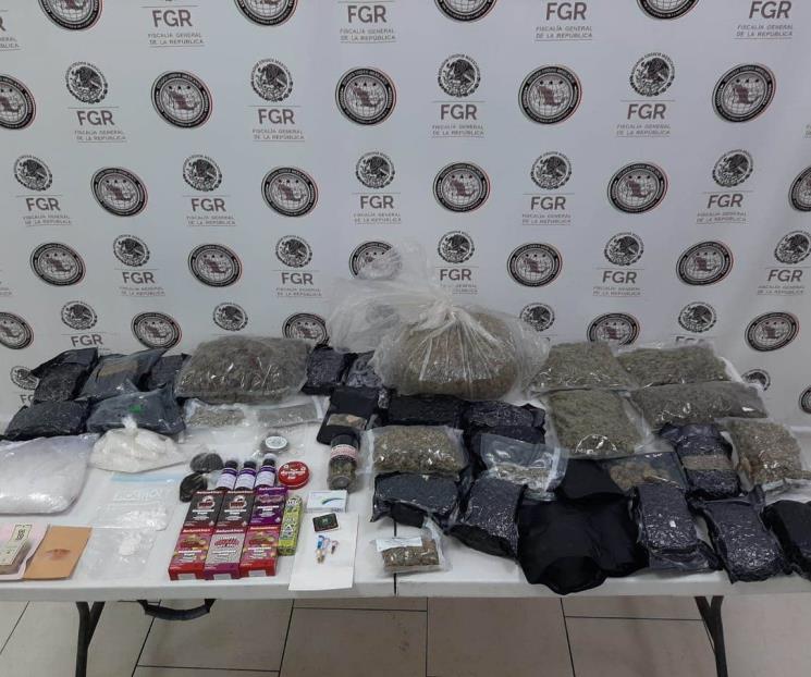 Asegura FGR droga en empresa de paquetería de Santa Catarina