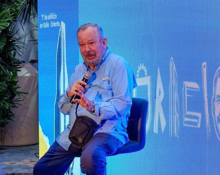 Invita Mauricio a Vivianne a su administración