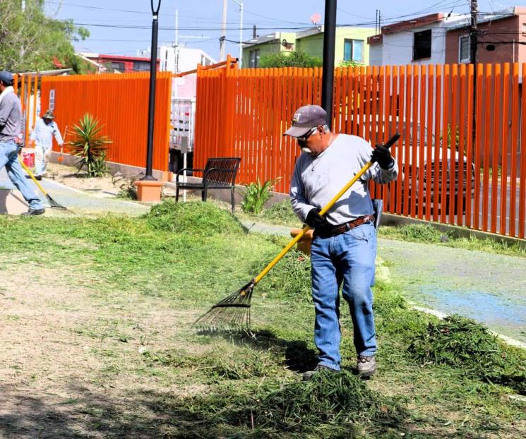 Mejoran áreas verdes y deportivas en Santa