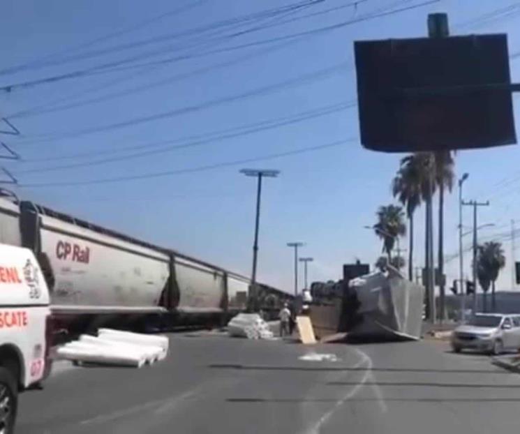Intenta tráiler ganarle el paso al tren en Escobedo, lo impacta