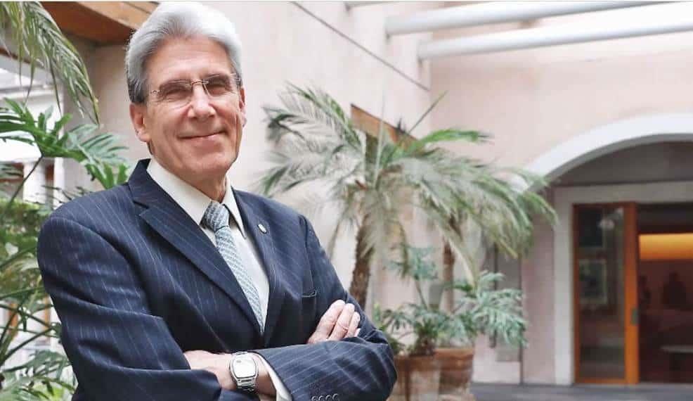 Nombran al mexicano Julio Frenk como rector de la UCLA