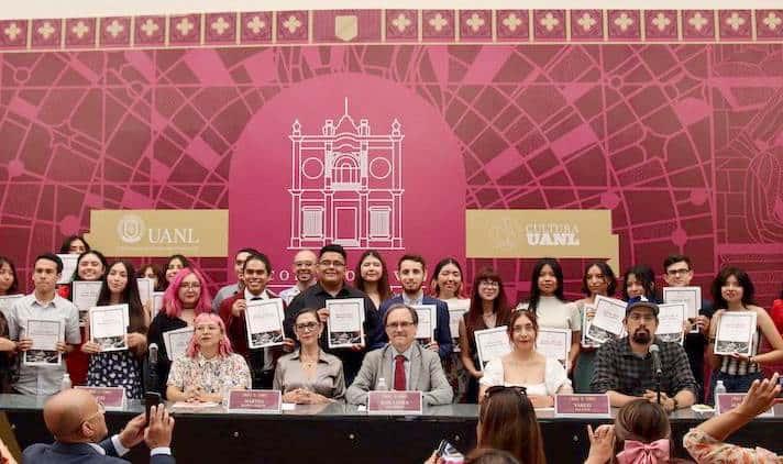 Reconocen el talento literario de los universitarios