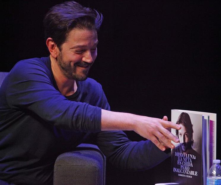 Diego Luna hace de su vida un libro