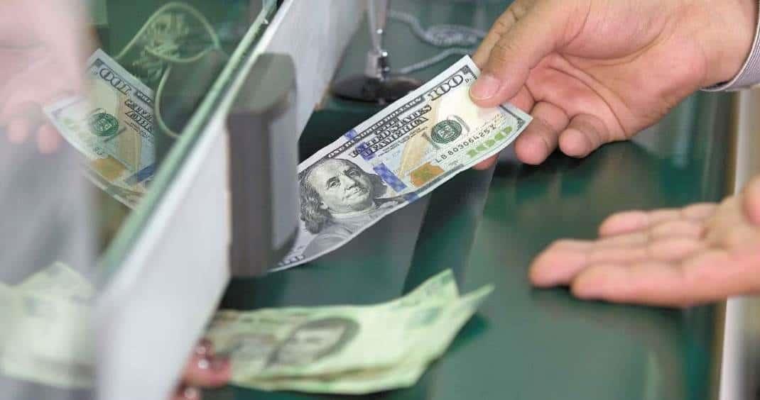 El peso se deprecia por cuarta semana seguida