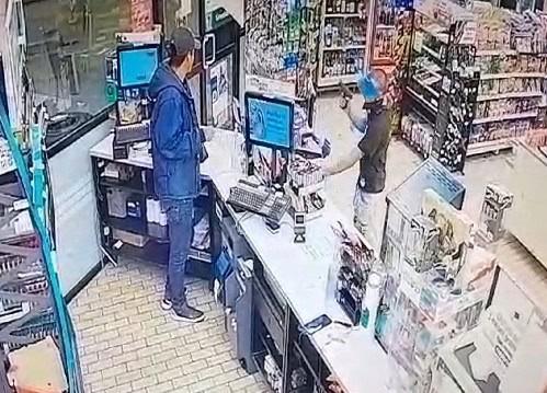 Cae pareja de asaltantes