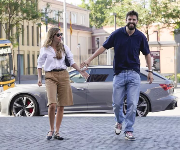 Acompaña Gerard a Clara Chía durante su juicio