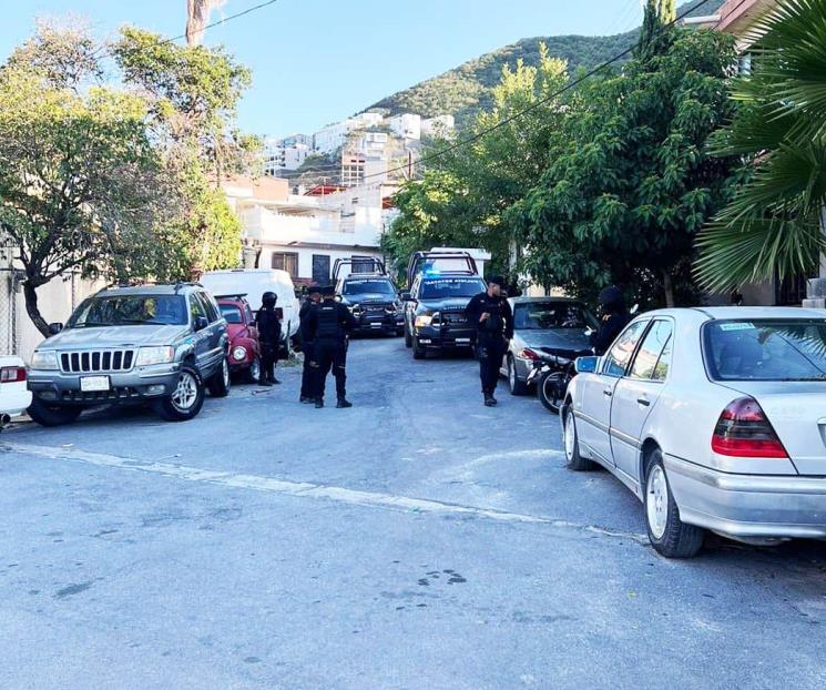 Balean a hombre afuera de su casa