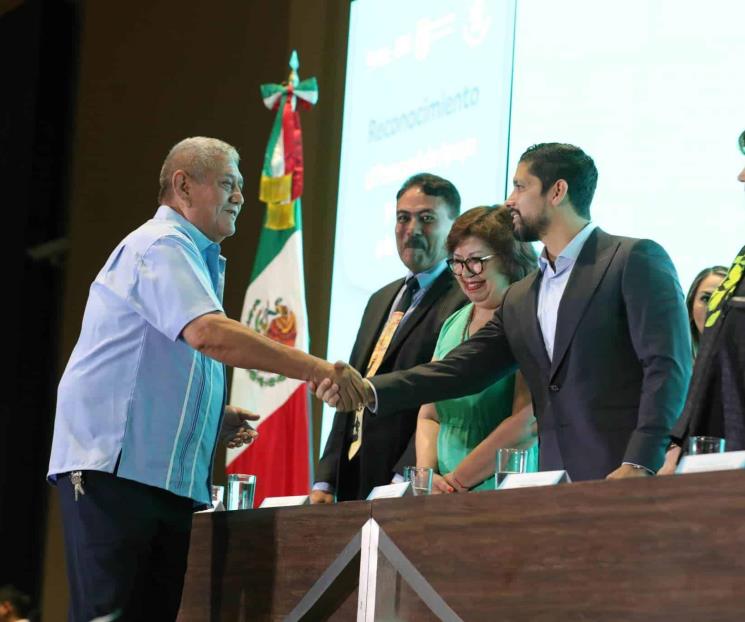 Reconocen trabajo de personal de apoyo y asistencia educativa