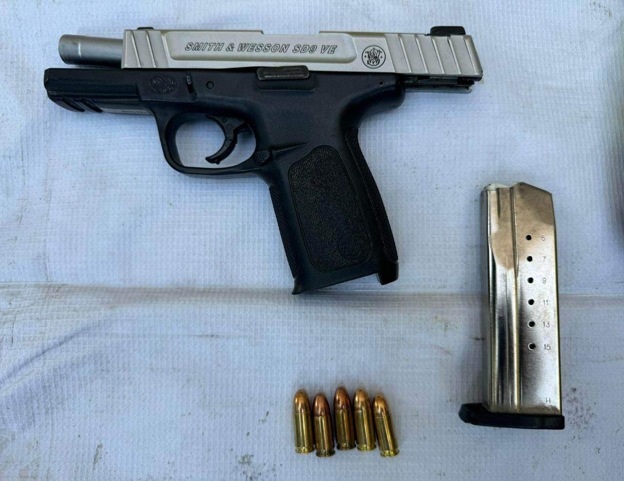 Un miembro de un grupo del crimen organizado con presencia nacional, fue detenido por elementos de Fuerza Civil en calles de la Colonia Sierra del Pedregal, municipio de San Pedro.