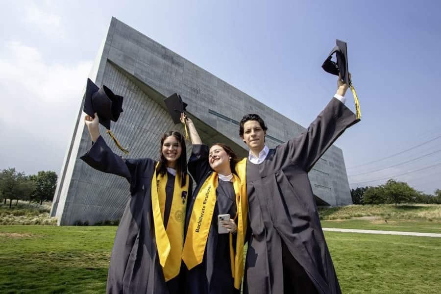 Se gradúan con encomienda de poner el talento al servicio de otros