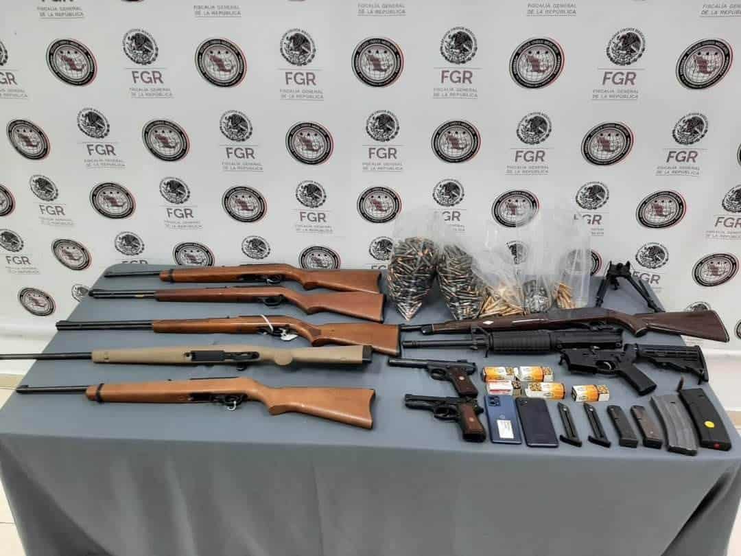 Elementos de la Agencia de Investigación Criminal, detuvieron a tres personas con material bélico, en dos hechos diferentes en los municipios de General Bravo y Galeana, Nuevo León.