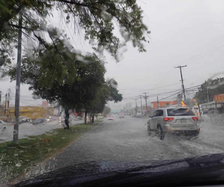 Ocasiona lluvia estragos en la vialidad