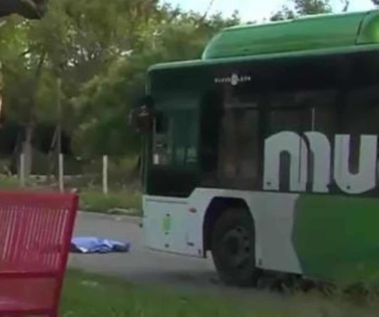 Atropella y mata camión urbano a hombre
