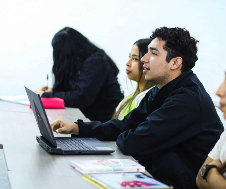 Apoyarán la formación de estudiantes con becas