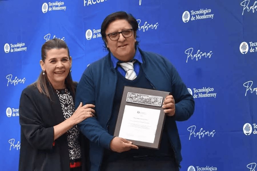 Investigador Tec recibe reconocimiento de Profesor Inspirador 2024