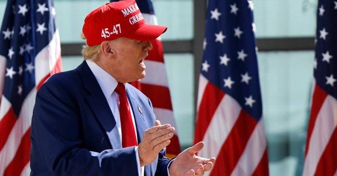 Propone Trump tarjetas verdes para extranjeros graduados en EU
