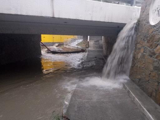 Se desbordan todos los arroyos de Santiago