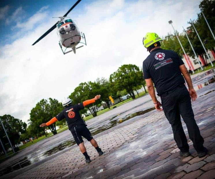 Rescatan a jóvenes varados en la sierra