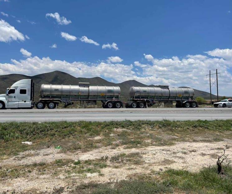 Aseguran pipas con combustible robado