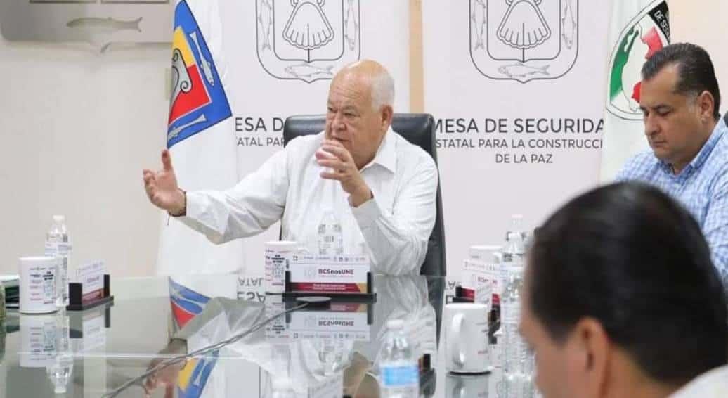 AMLO manda abrazo a gobernador de BCS tras percance aéreo