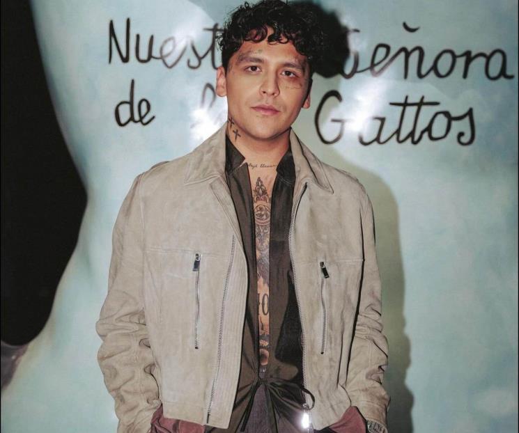 Nodal se luce como modelo en París