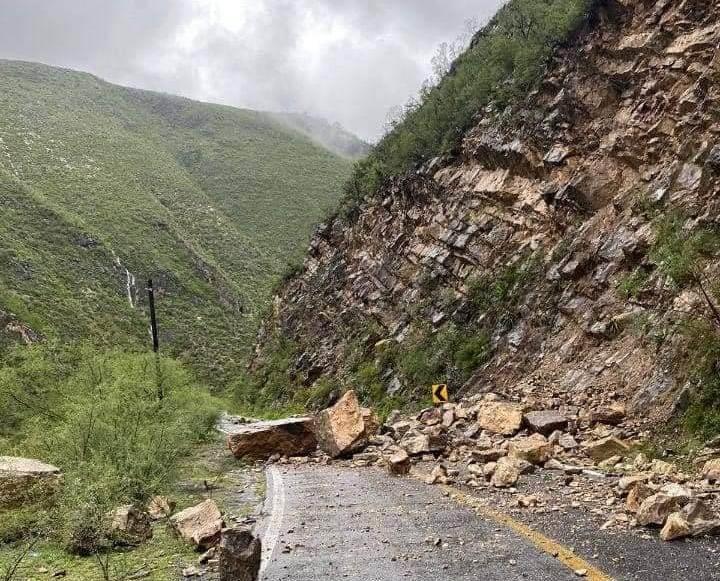 Sufren daños considerables vialidades por ‘Alberto’