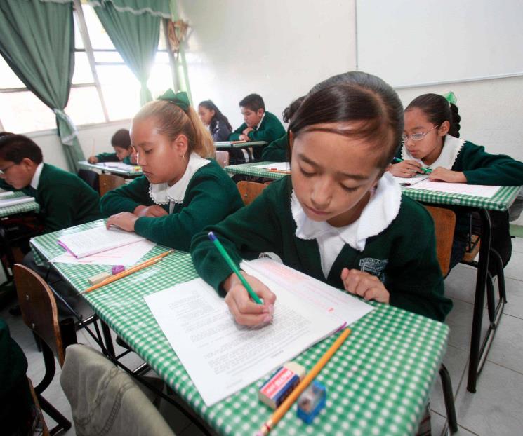 Termina sexenio con 25 millones con estudios incompletos