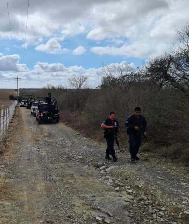 Arman balacera policías y delincuentes