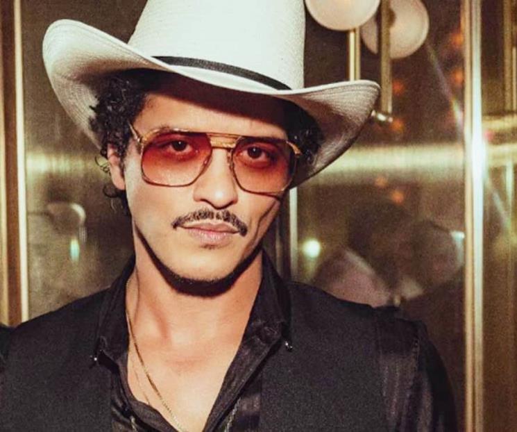 Suena ‘La Chona’ en el regreso de Bruno Mars a México