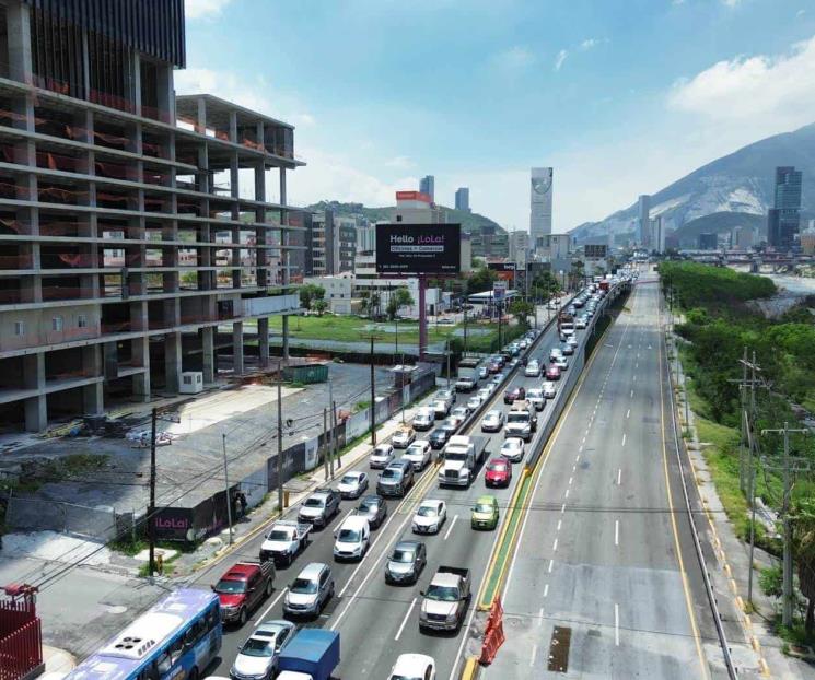 Sufren conductores calvario por cierre de carriles