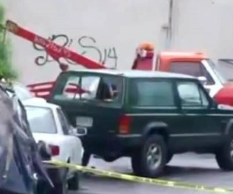 Matan a joven dentro de vehículo