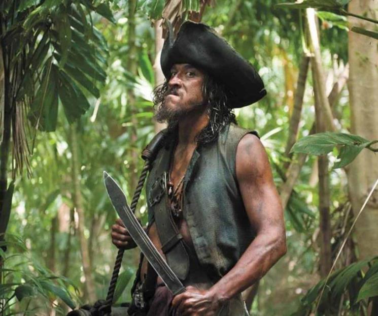 Muere actor de Piratas del Caribe por ataque de tiburón en Hawái
