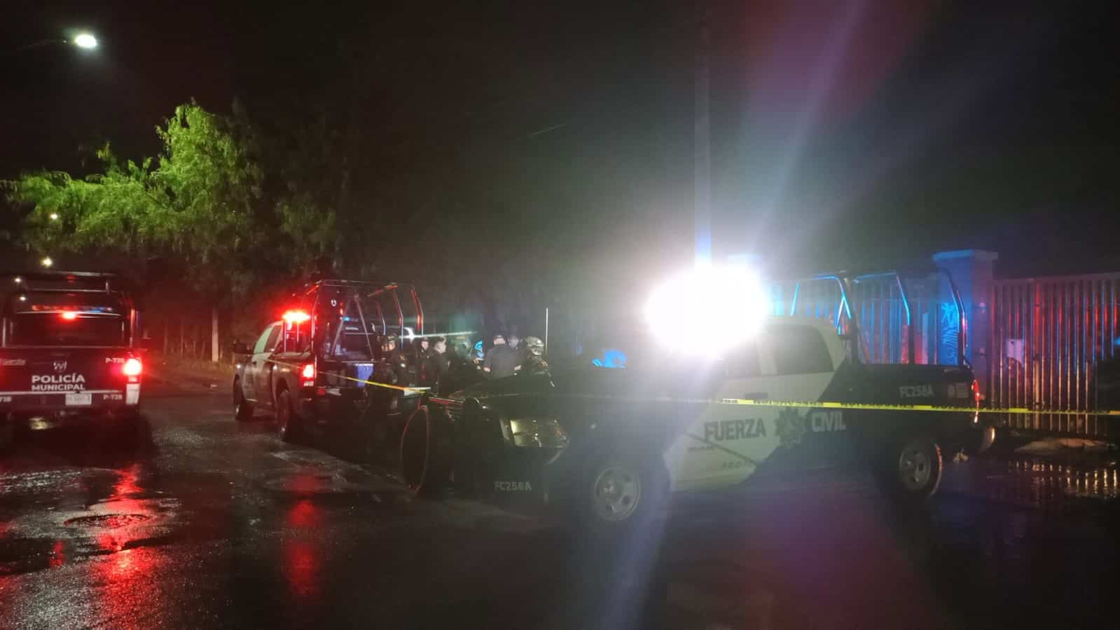 Cuando se hallaba en la vía pública un hombre fue ejecutado de un balazo en la cabeza por un solitario delincuente mismo que logró evadir a la justicia, en García.