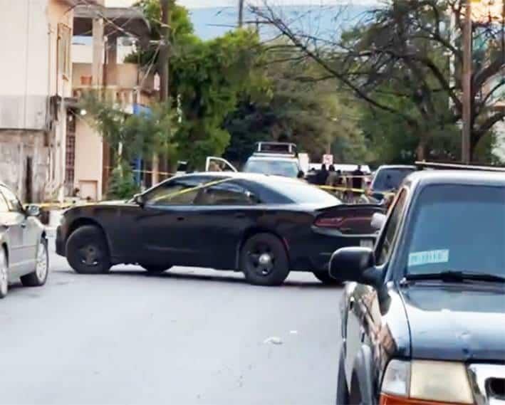 Huye de pistoleros, lo alcanzan y matan