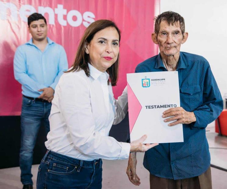 Entrega Guadalupe 5 mil testamentos
