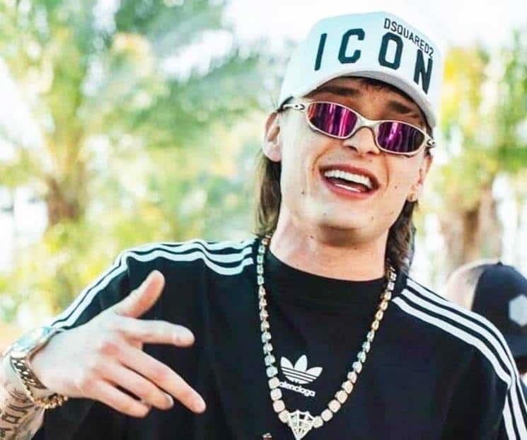 Se equivoca Peso Pluma al dar mensaje sobre Steve Jobs