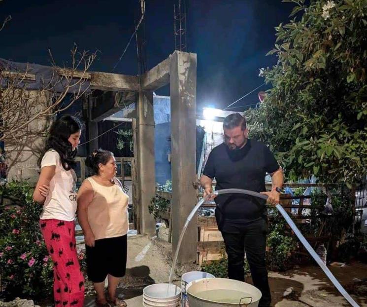 Reparte el vital líquido alcalde electo de Cadereyta Reparte el vital líquido alcalde electo de Cadereyta