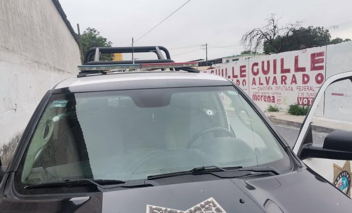 En un ataque armado contra elementos de la Policía de Apodaca en la zona de El Mezquital, fueron detenidos al menos dos hombres que portaban armas largas y fornituras con cargadores R 15.