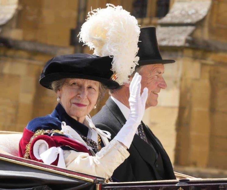 La princesa Anne sale del hospital tras accidente con caballo La princesa Anne sale del hospital tras accidente con caballo