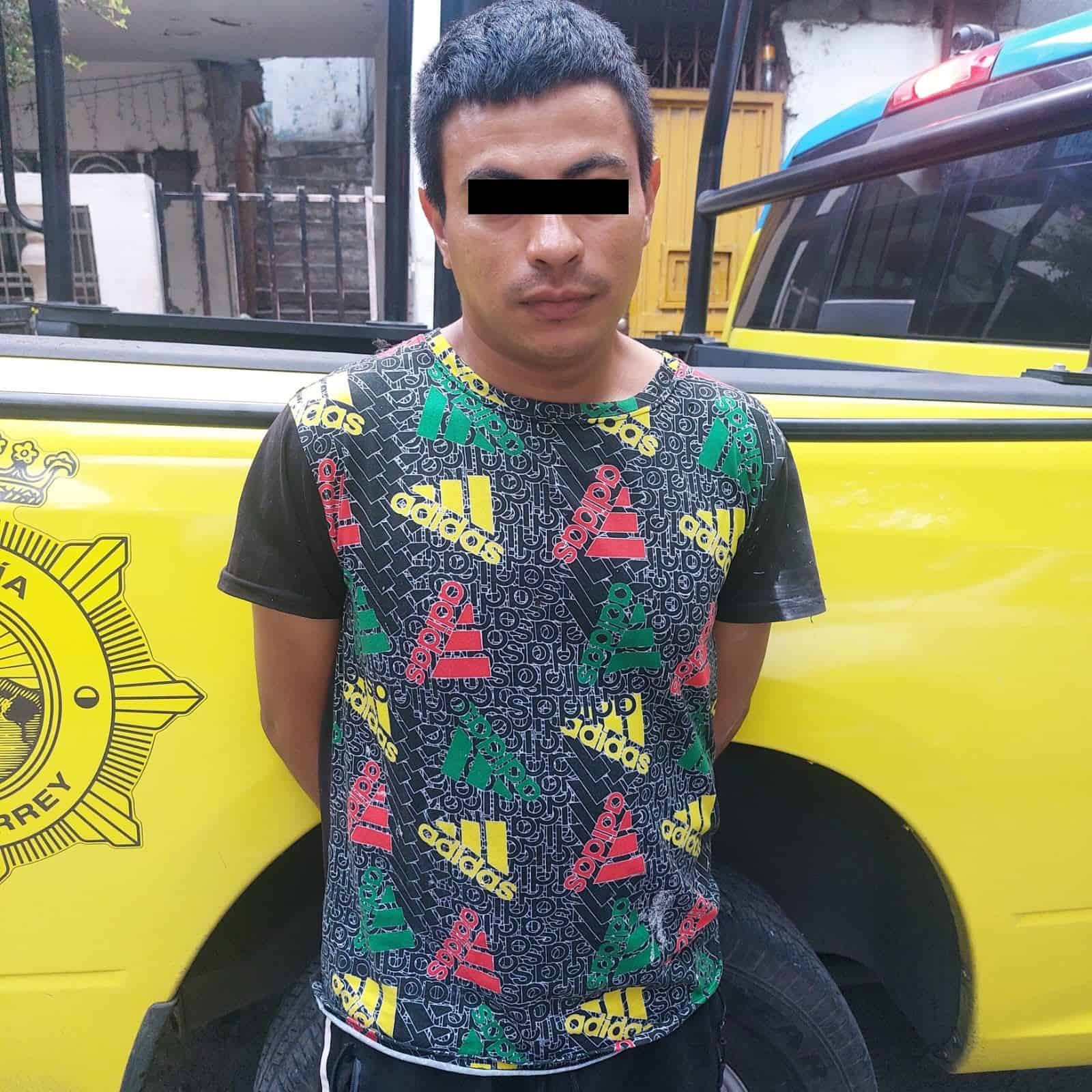 Un hombre originario de Honduras fue detenido por oficiales de la Policía de Monterrey, al presuntamente realizar tocamientos a una menor de 14 años, en la Colonia Garza Nieto.