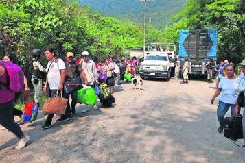 Regresan a sus viviendas cerca de mil 600 desplazados en Tila