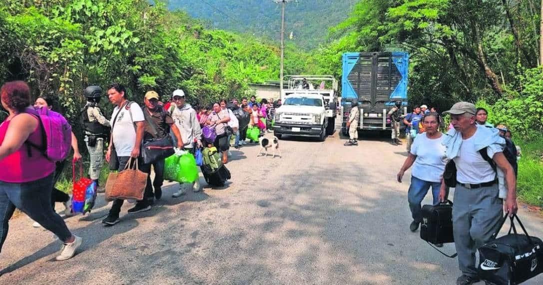 Regresan a sus viviendas cerca de mil 600 desplazados en Tila