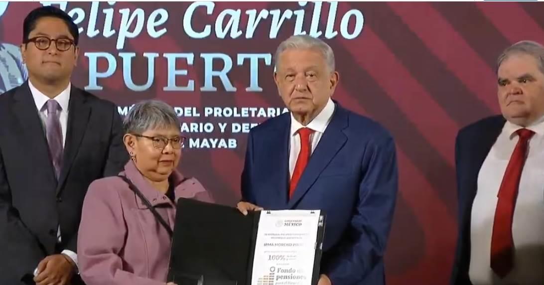 AMLO entrega a jubilados primeros complementos de Fondo de Pensiones