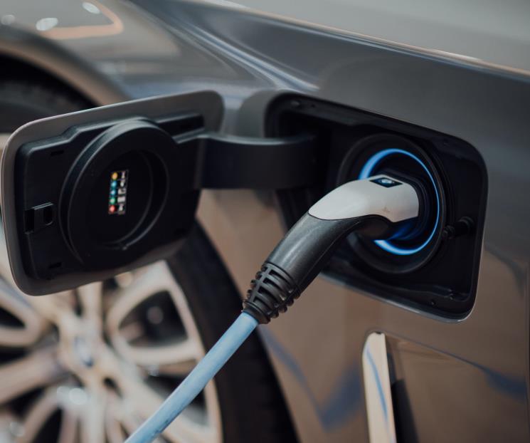 Ordena Inai a CFE publicar centros de carga para vehículos eléctrico