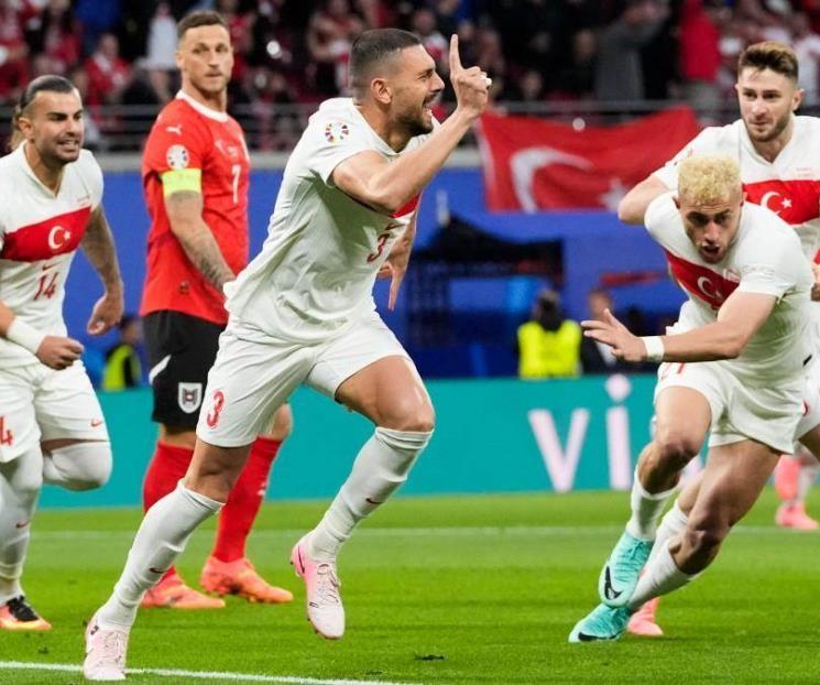 Sorprende Turquía y avanza a los Cuartos en la Euro