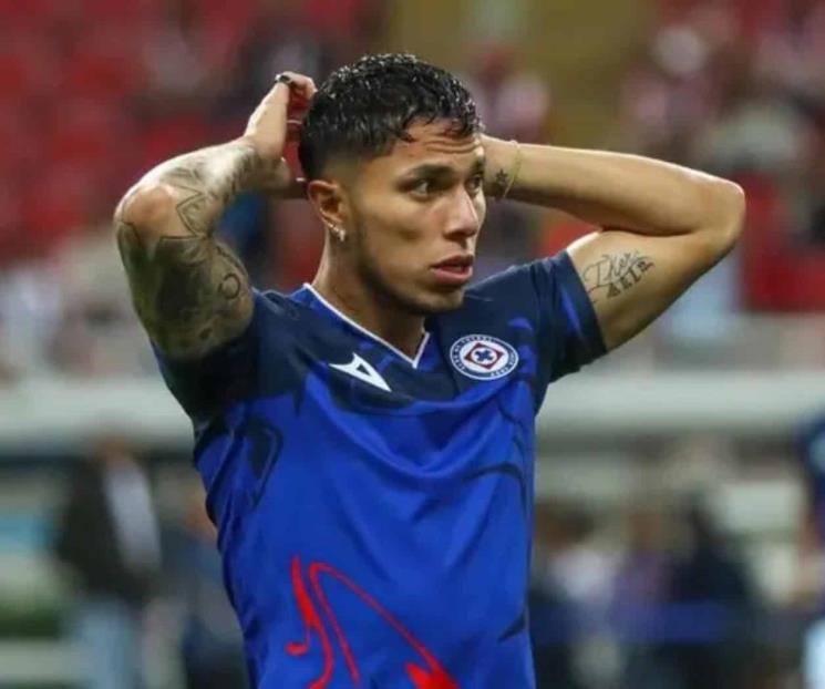 Carlos Salcedo saldría del Cruz Azul tras asesinato de su hermana