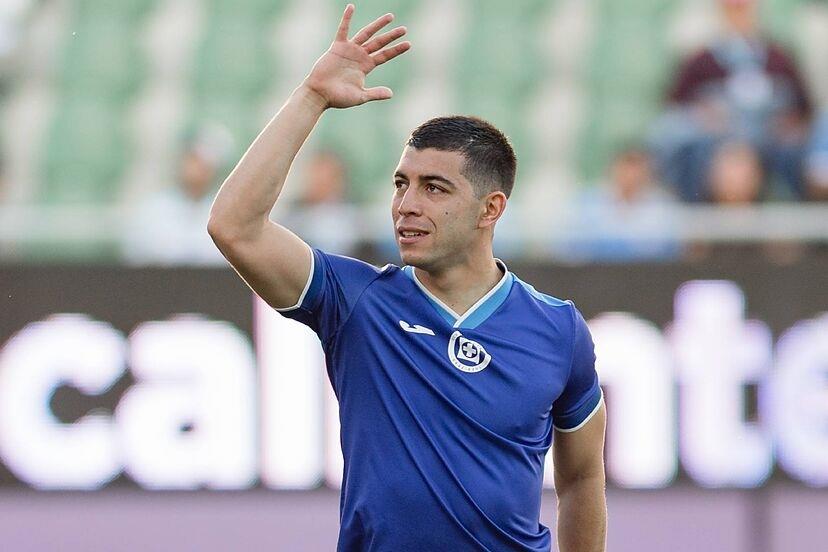Y van por defensa, medio y lateral